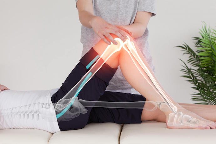 Illustration d'une séance d'ostéopathie du sport — genou